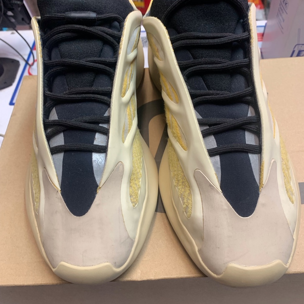 Yeezys 700 - Picture 2 of 7